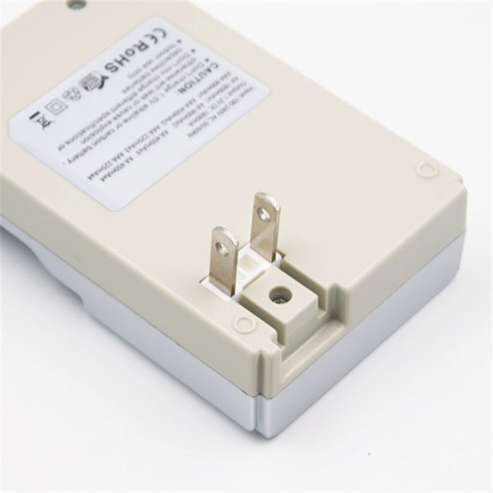 Інтелектуальний зарядний пристрій C903 з дисплеєм LCD для акумуляторів типу AA і AAA