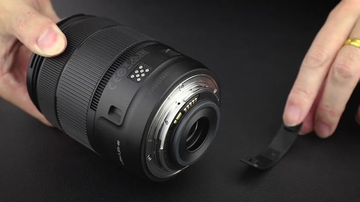 Захист (заглушка) JJC LPC-18135 для контактів об'єктиву Canon EF-S 18-135mm F3.5-5.6 IS USM