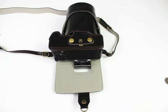 Захисний футляр – чохол для камери Fujifilm X-T4 – чорний – реалізований доступ до акумулятора