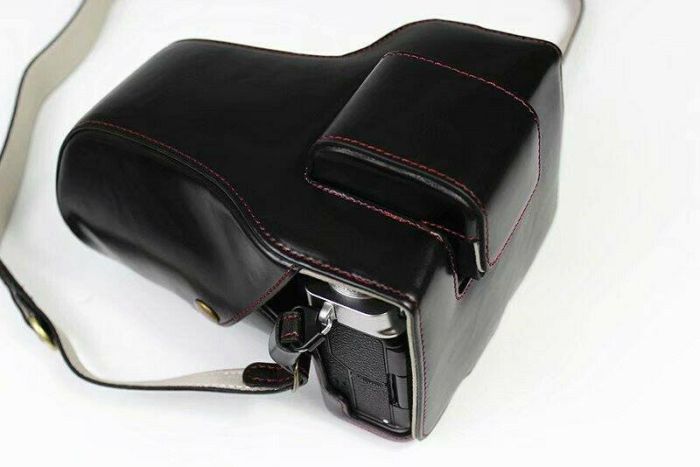 Захисний футляр – чохол для камери Fujifilm X-T4 – чорний – реалізований доступ до акумулятора