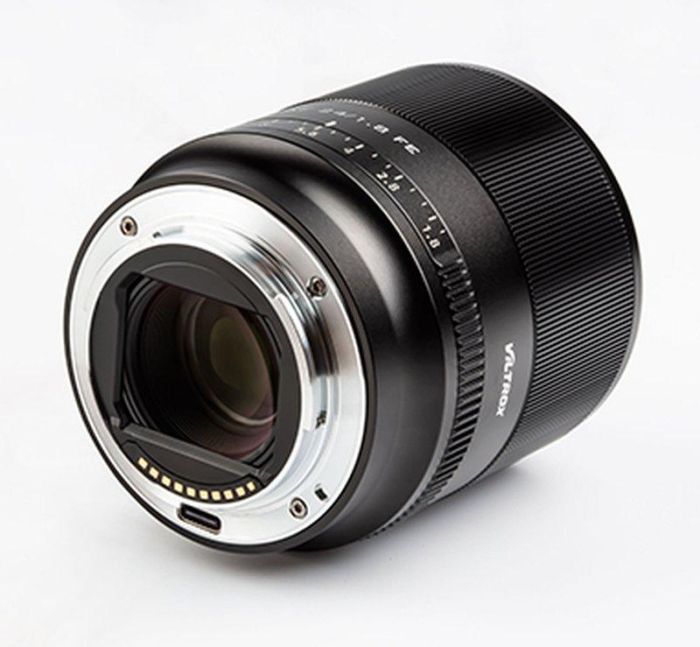 Об'єктив VILTROX AF 24 mm 1:1.8 STM (AF 24/1.8 FE) для камер Sony (байонет — E-mount)