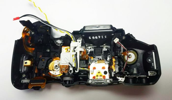 Верхня частина корпусу фотокамери Canon 650D з органами керування – НОВА!