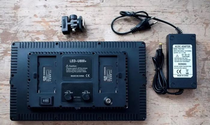 LED — освітлювач, відеосвітло VARICOLOR PRO LED U800+ (3200-6500 K) з регулюванням і мережевим адаптером
