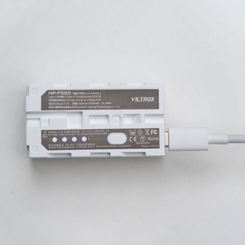 Акумулятор Viltrox L-Series NP-F550 з USB-роз'ємом LED світла та іншого (2200 ma) + кабель TYPE-C у комплекті