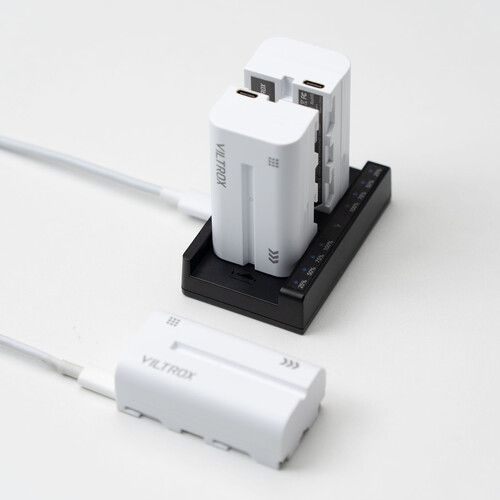 Акумулятор Viltrox L-Series NP-F550 з USB-роз'ємом LED світла та іншого (2200 ma) + кабель TYPE-C у комплекті