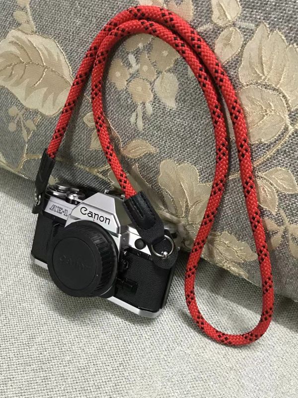 Стильний плечовий шийний ремінь — мотузка (універсальний) для всіх марок фотоапаратів (червоний)