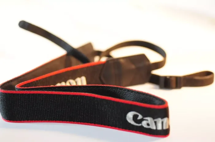 Плечовий шийний ремінь для фотоапарата CANON EOS R