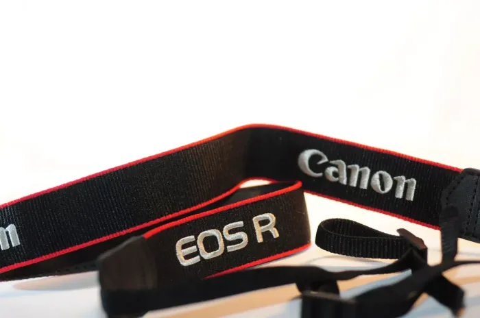 Плечовий шийний ремінь для фотоапарата CANON EOS R