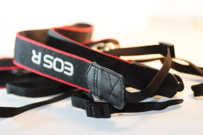 Плечовий шийний ремінь для фотоапарата CANON EOS R