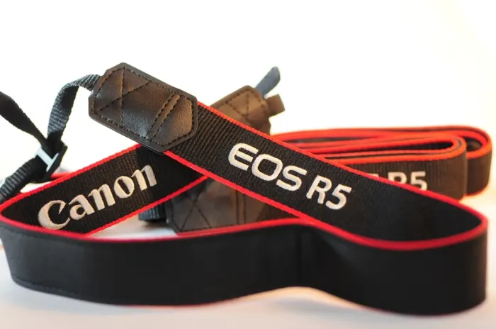 Плечовий шийний ремінь для фотоапарата CANON EOS R5