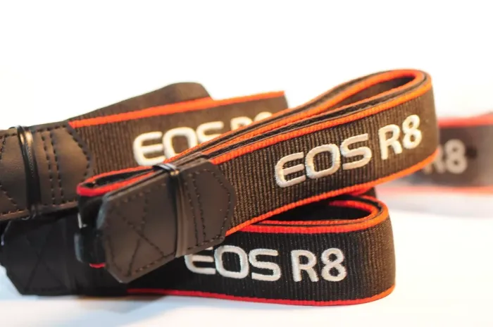 Плечовий шийний ремінь для фотоапарата CANON EOS R8