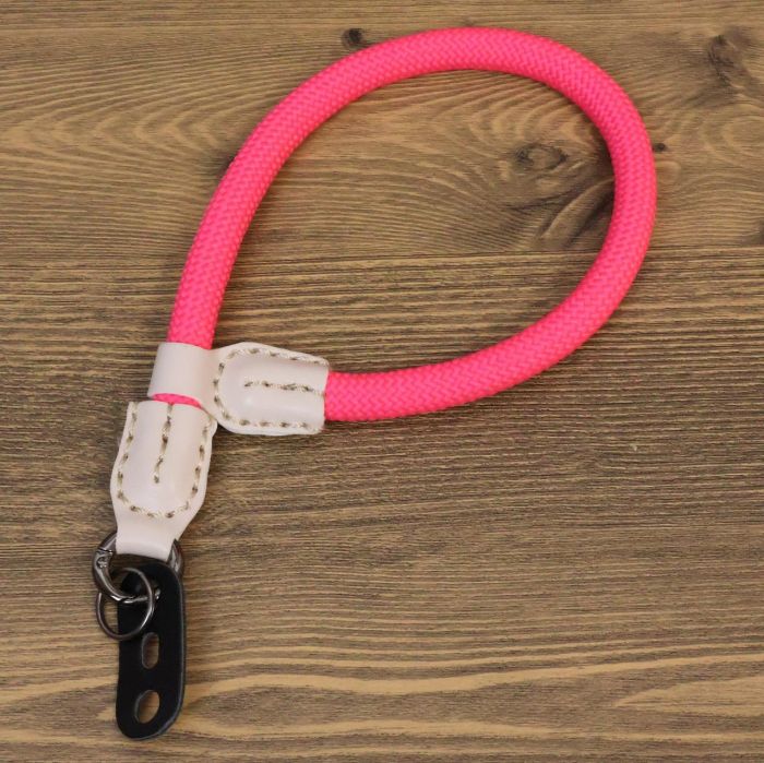 Стильний універсальний кистьовий ремінь (ремішок) — мотузка — для фотоапаратів — малиновий (тип P3-5)