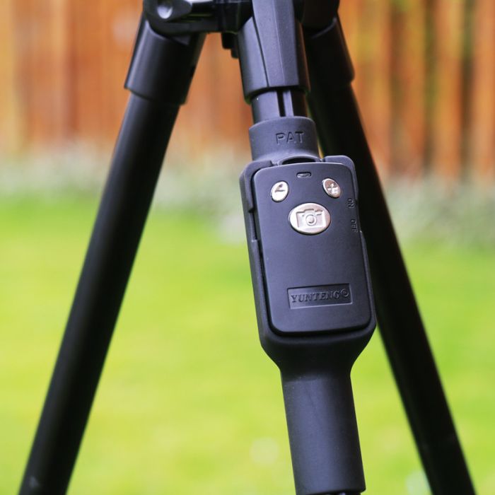 Універсальний легкий штатив Yunteng VCT-5208 для фотоапарата, телефона, камери з пультом і тримачем