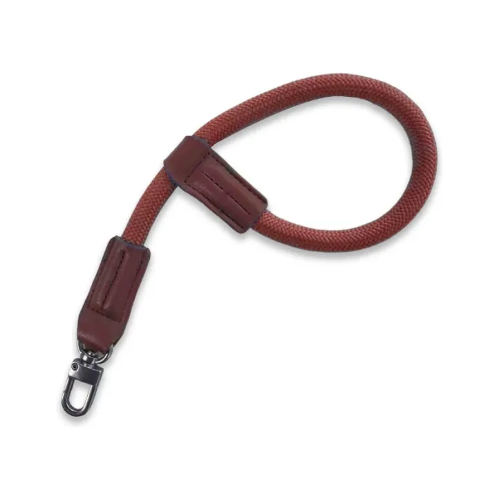 Стильний універсальний кистьовий ремінь-ремінець мотузка з металевим карабіном для фотоапаратів коричневий