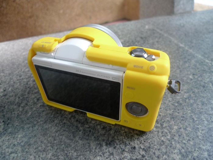 Захисний силіконовий чохол для фотоапаратів SONY A5000, A5100 - жовтий