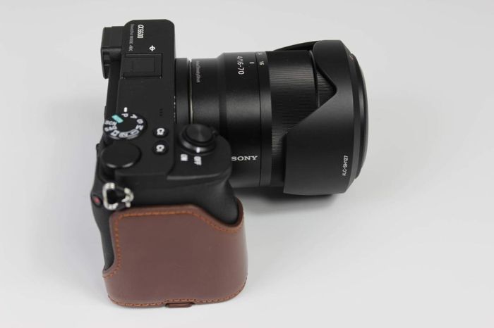 Захисний футляр — чохол для фотоапарата Sony A6600 (ILCE-6600) з доступом до батарейного відсіку — кави